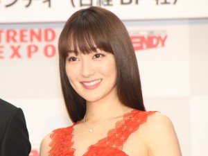 高梨臨、日経トレンディ「2017年ヒット商品ベスト30」「2018年ヒット予測100」先行発表会に登場