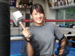 『マイティ・ソー バトルロイヤル』を鑑賞した“最強の女性格闘家”RENAにインタビュー