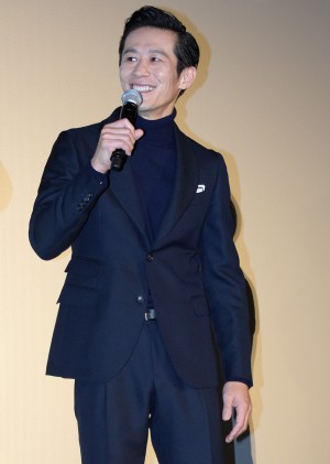 映画『火花』初日舞台挨拶に出席した三浦誠己
