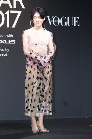 コムアイ、VOGUE JAPAN WOMEN OF THE YEAR 2017 授賞式・記者会見に登場