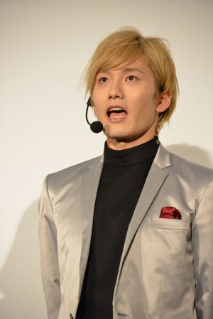 水石亜飛夢、『鋼の錬金術師』公開記念舞台挨拶に登壇