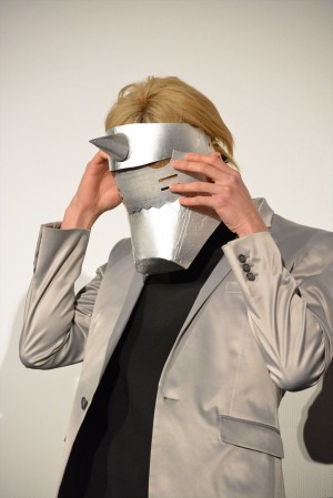 水石亜飛夢、『鋼の錬金術師』公開記念舞台挨拶に登壇