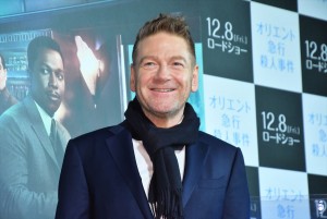 ケネス・ブラナー、『オリエント急行殺人事件』レッドカーペットイベントに登場