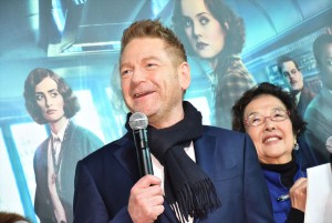 ケネス・ブラナー、『オリエント急行殺人事件』レッドカーペットイベントに登場