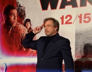 マーク・ハミル、『スター・ウォーズ/最後のジェダイ』キャスト陣登壇レッドカーペット・イベントに登場