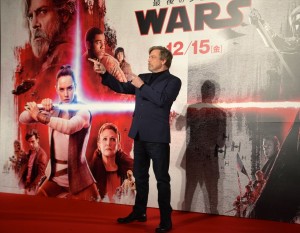 マーク・ハミル、『スター・ウォーズ/最後のジェダイ』キャスト陣登壇レッドカーペット・イベントに登場