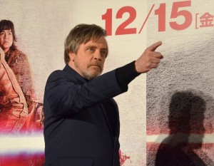マーク・ハミル、『スター・ウォーズ/最後のジェダイ』キャスト陣登壇レッドカーペット・イベントに登場