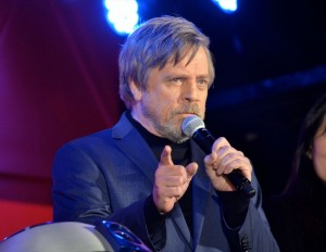 マーク・ハミル、『スター・ウォーズ/最後のジェダイ』キャスト陣登壇レッドカーペット・イベントに登場