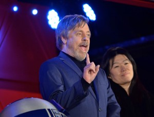 マーク・ハミル、『スター・ウォーズ/最後のジェダイ』キャスト陣登壇レッドカーペット・イベントに登場