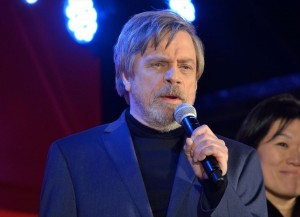 マーク・ハミル、『スター・ウォーズ/最後のジェダイ』キャスト陣登壇レッドカーペット・イベントに登場