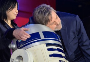 マーク・ハミル、『スター・ウォーズ/最後のジェダイ』キャスト陣登壇レッドカーペット・イベントに登場