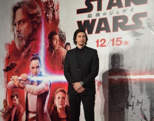 アダム・ドライバー、『スター・ウォーズ/最後のジェダイ』キャスト陣登壇レッドカーペット・イベントに登場