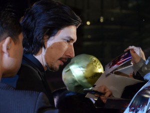 アダム・ドライバー、『スター・ウォーズ/最後のジェダイ』キャスト陣登壇レッドカーペット・イベントに登場