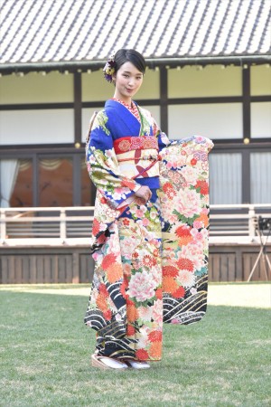 剛力彩芽、2018年オスカープロモーション晴れ着撮影会に登場