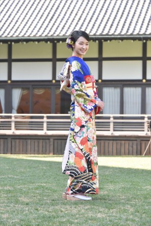 剛力彩芽、2018年オスカープロモーション晴れ着撮影会に登場