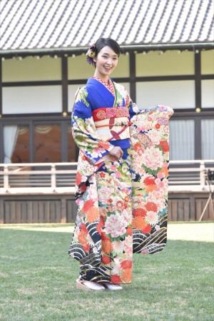 剛力彩芽、2018年オスカープロモーション晴れ着撮影会に登場