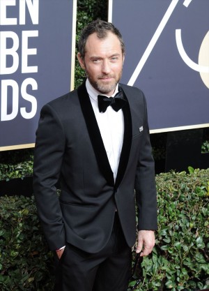 ジュード・ロウ、「第75回ゴールデン・グローブ賞」レッドカーペットに登場