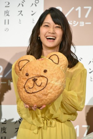 『パンとバスと2度目のハツコイ』の完成披露舞台挨拶に出席した深川麻衣/2月17日(土)よりイオンシネマにて全国公開