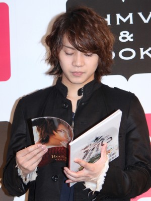 3rd写真集「Reception」発刊イベントを開催した佐藤流司