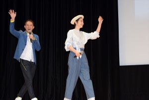 左から高橋茂雄(サバンナ)、長澤まさみ。『映画ドラえもん のび太の宝島』完成披露舞台挨拶に登場