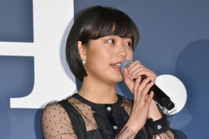 『娼年』完成披露舞台挨拶に登壇した冨手麻妙