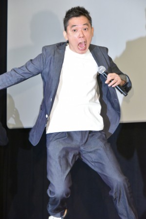 『クソ野郎と美しき世界』完成披露初日舞台挨拶に登場した太田光監督