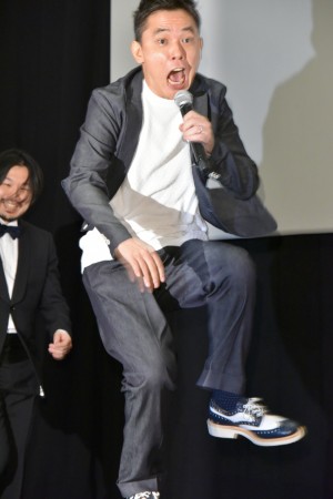 『クソ野郎と美しき世界』完成披露初日舞台挨拶に登場した太田光監督