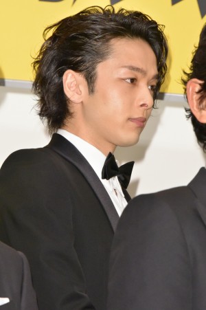 映画『孤狼の血』完成披露試写会に登場した中村倫也