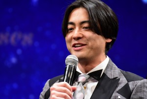 山田孝之、『50回目のファーストキス』完成披露舞台挨拶に登壇