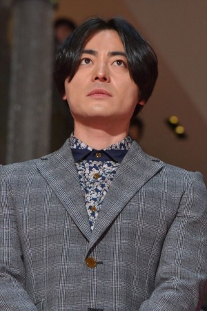 『50回目のファーストキス』レッドカーペットセレモニーに登場した山田孝之