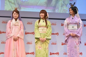 (左から)「au発表会2018 Summer」に登場した川栄李奈、有村架純、菜々緒