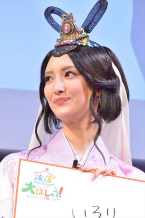 「au発表会2018 Summer」に登場した菜々緒