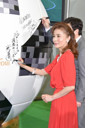 フジテレビ『2018FIFAワールドカップ ロシア』出陣記者会見に登場した小柳ルミ子