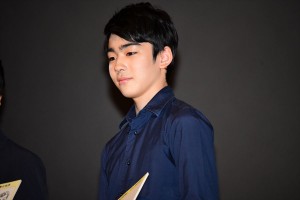 シネマ歌舞伎『東海道中膝栗毛 歌舞伎座捕物帖』公開記念「父の日」舞台挨拶に登壇した市川染五郎(八代目)