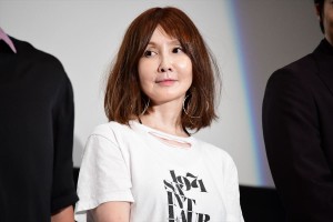 『君が君で君だ』完成披露舞台挨拶に登壇したYOU