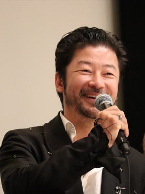 映画『パンク侍、斬られて候』初日舞台挨拶に登壇した浅野忠信