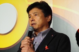 『インクレディブル・ファミリー』完成披露舞台挨拶イベントに登壇した三浦友和