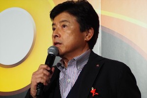 『インクレディブル・ファミリー』完成披露舞台挨拶イベントに登壇した三浦友和