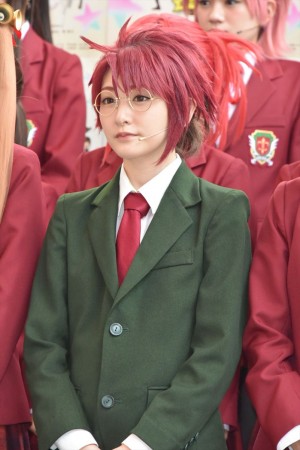 舞台『魔法先生ネギま!~お子ちゃま先生は修行中!~』初日会見に出席した生駒里奈