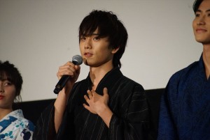 映画『青夏 きみに恋した30日』前日祭舞台挨拶に登場した水石亜飛夢