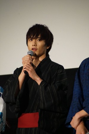 映画『青夏 きみに恋した30日』前日祭舞台挨拶に登場した水石亜飛夢