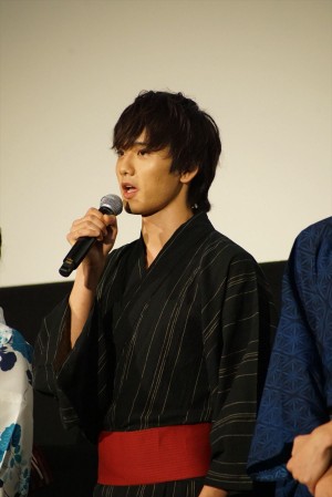 映画『青夏 きみに恋した30日』前日祭舞台挨拶に登場した水石亜飛夢