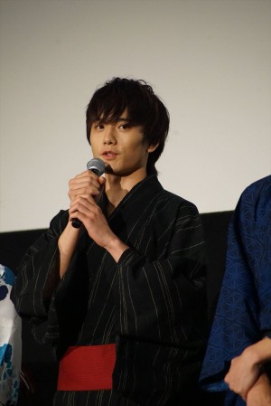 映画『青夏 きみに恋した30日』前日祭舞台挨拶に登場した水石亜飛夢