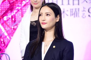 木曜ドラマ『リーガルV~元弁護士・小鳥遊翔子~』制作発表記者会見に登場した菜々緒