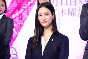 木曜ドラマ『リーガルV~元弁護士・小鳥遊翔子~』制作発表記者会見に登場した菜々緒