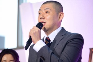 木曜ドラマ『リーガルV~元弁護士・小鳥遊翔子~』制作発表記者会見に登場した荒川良々