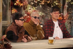 『アウト×デラックスSP』に登場するm‐flo(右は山里亮太)