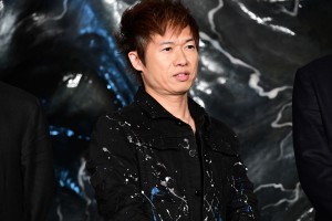 映画『ヴェノム』ジャパンプレミアイベントに登場した克哉(UVERworld)