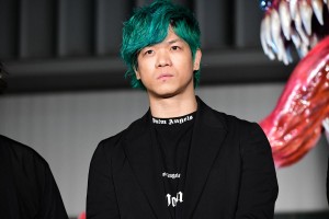 映画『ヴェノム』ジャパンプレミアイベントに登場した信人(UVERworld)