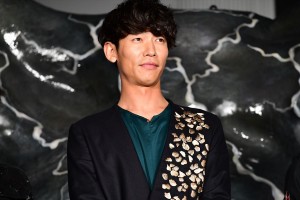 映画『ヴェノム』ジャパンプレミアイベントに登場した真太郎(UVERworld)